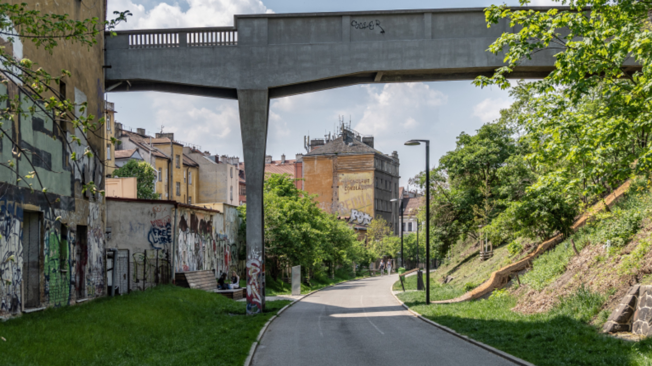 image-a-smart-cycle-path-under-the-vitkov-hill